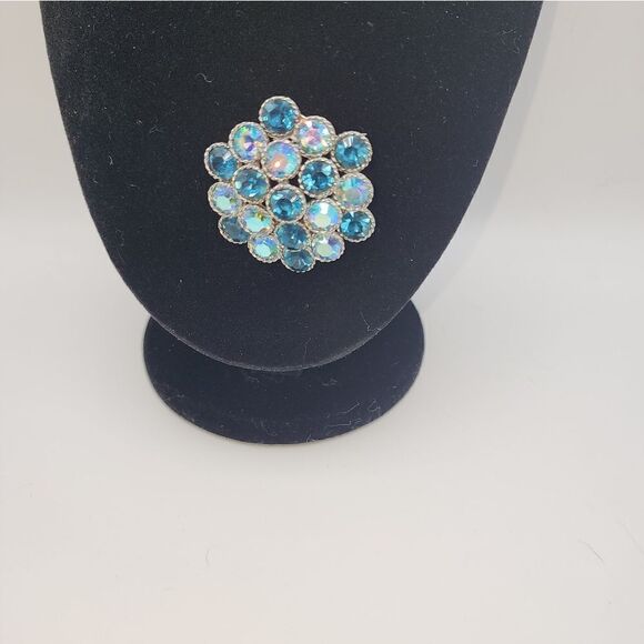 VINTAGE WEISS BLUE & AB RHINESTONE SILVER TONE FLOWER BROOCH - Picture 2 of 10